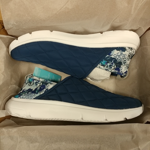 Vera Bradley VB Cloud Convertible Slip-On Shoe Women's 10 Navy Blue & Floral - Picture 3 of 16